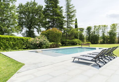 Casa del Marchese, Pool, Wifi, Castell' Arquato: Plante, Ciel, Piscine, L'Eau, Arbre, Mobilier De Jardin, Ombre, Rectangle, Herbe, Canapé