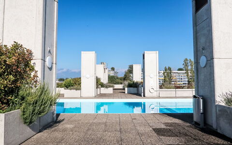 Résidence Ciomal: Ciel, Propriété, Plante, Bleu Azur, Bâtiment, Design Urbain, Rectangle, Herbe, Immobilier, Façade