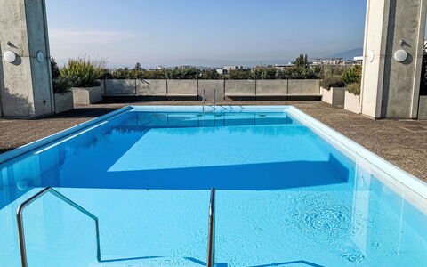 Résidence Ciomal: L'Eau, Ciel, Jour, Propriété, Piscine, Rectangle, Bleu Azur, Ombre, Bâtiment, Plante