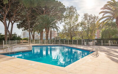 Sainte Maxime 399: L'Eau, Ciel, Plante, Nuage, Jour, Propriété, Piscine, La Nature, Arbre, Ombre
