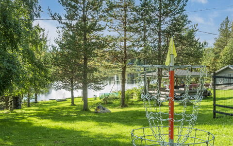 Vierastupa: Meubles, Chaise, Mobilier De Jardin, Table, Bois, Tableau De Plein Air, Table Cuisine Et Salle A Manger, Ombre, Jardin, Parapluie