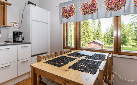 Mokko-Mökki: Meubles, Chaise, Mobilier De Jardin, Table, Bois, Tableau De Plein Air, Table Cuisine Et Salle A Manger, Ombre, Jardin, Parapluie