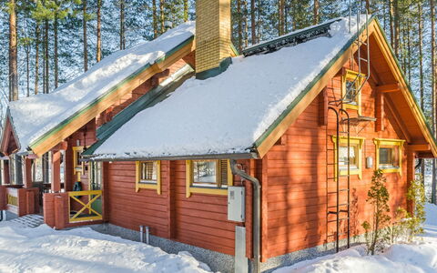 Villa Käpytikka: Lit, Meubles, Chambre, Design Intérieur, Literie, Drap De Lit, Sol, Bois, Sol, Pièce