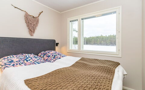 Lumpeenranta: Bois, Chambre, Lit, Sol, Literie, Cadre De Lit, Drap De Lit, Linge, Oreiller, Dur