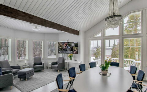 Vikdal: Piscine, Recours, Mobilier De Jardin, Conception, Ombre, Aménagement Paysager, Hôtel, Caractéristique De L'Eau, Eco Hôtel