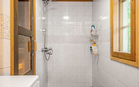 Utras: Meubles, Design Intérieur, Sol, Sol, Table, Plafond, Table Cuisine Et Salle A Manger, Éclairage, Chaise, Domicile