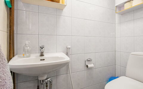 Utras: Meubles, Design Intérieur, Sol, Sol, Table, Plafond, Table Cuisine Et Salle A Manger, Éclairage, Chaise, Domicile