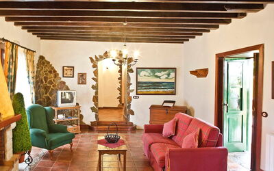 Camino la Candelaria 150.2: Salon, Pièce, Plafond, Propriété, Design Intérieur, Meubles, Bâtiment, Maison, Domicile, Sol