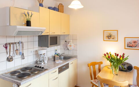 Henneberg: Cuisine, Appareil De Cuisine, Meubles, Design Intérieur, Principaux Appliance, Sol, Comptoir, Evier, Pièce, Sol