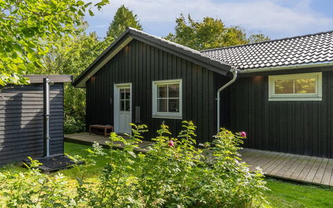 Loviisa - 850M from the Sea: Meubles, Design Intérieur, Sol, Sol, Plafond, Pièce, Chaise, Table, Appartement, Table Cuisine Et Salle A Manger