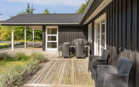 Loviisa - 850M from the Sea: Meubles, Design Intérieur, Sol, Sol, Plafond, Pièce, Chaise, Table, Appartement, Table Cuisine Et Salle A Manger