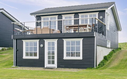 Ewelina - 150M from the Sea: Toit, Maison, Domicile, Chalet, Siding, Biens, Allée, Batiments Jardin, Cour, Cabanon