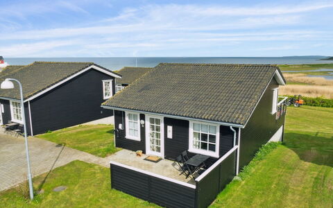Ewelina - 150M from the Sea: Toit, Maison, Domicile, Chalet, Siding, Biens, Allée, Batiments Jardin, Cour, Cabanon