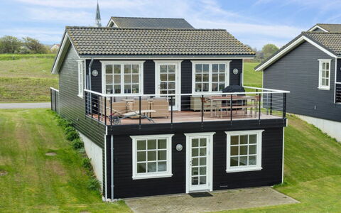 Ewelina - 150M from the Sea: Toit, Maison, Domicile, Chalet, Siding, Biens, Allée, Batiments Jardin, Cour, Cabanon