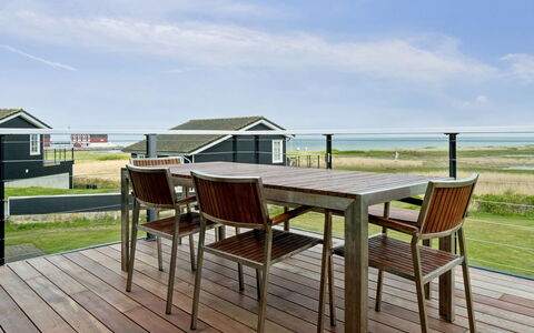 Ewelina - 150M from the Sea: Toit, Maison, Domicile, Chalet, Siding, Biens, Allée, Batiments Jardin, Cour, Cabanon