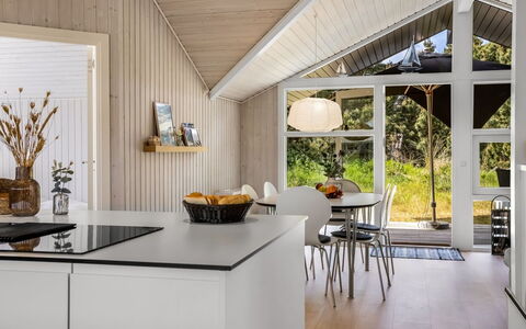 Ubbe - 800M from the Sea: Bois, Design Intérieur, Sol, Plafond, Meubles, Cuisine, Luminaire, Comptoir, Sol, Table Cuisine Et Salle A Manger