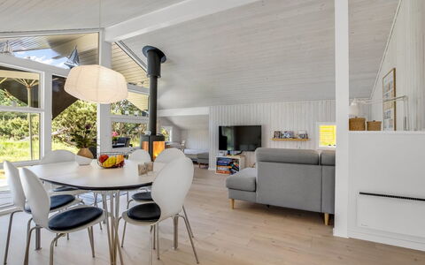 Ubbe - 800M from the Sea: Design Intérieur, Sol, Meubles, Sol, Bois, Plafond, Parquet, Luminaire, Salon, Canapé