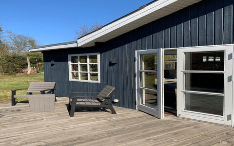 Niyazi - 770M from the Sea: Bois, Porte, Chalet, Dur, Planche, Tache De Bois, Siding, Mobilier De Jardin, Chaise, Ombre