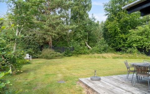 Josef - 1.4Km from the Sea: Herbe, Prairie, Paysage, Écorégion, Plaine, Communauté Des Plantes, Lot Terre, Mobilier De Jardin, Prairie, Formations Arbustives