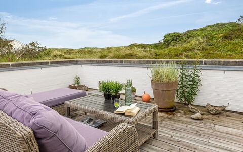 Eljene - 700M from the Sea: Meubles, Bois, Sol, Sol, Table, Parquet, Dur, Plate-Forme, Chaise, Mobilier De Jardin