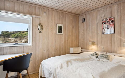 Eljene - 700M from the Sea: Chambre, Lit, Mur, Drap De Lit, Bois, Design Intérieur, Plafond, Sol, Literie, Sol