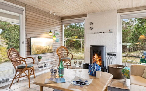 Selenia - 1Km from the Sea: Meubles, Bois, Sol, Design Intérieur, Chaise, Sol, Domicile, Table, Parquet, Salon