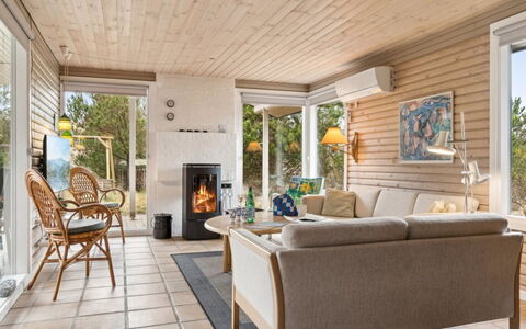 Selenia - 1Km from the Sea: Bois, Sol, Design Intérieur, Meubles, Sol, Domicile, Plafond, Salon, Chaise, Porte
