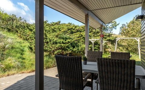 Selenia - 1Km from the Sea: Maison, Domicile, Porte, Toit, Chalet, Biens, Jardin, Ombre, Siding, Cour