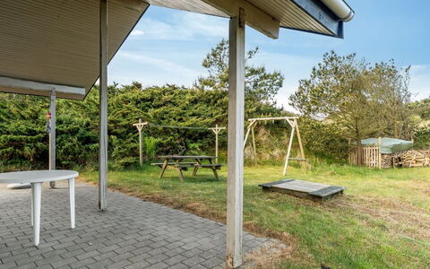 Selenia - 1Km from the Sea: Maison, Domicile, Porte, Toit, Chalet, Biens, Jardin, Ombre, Siding, Cour