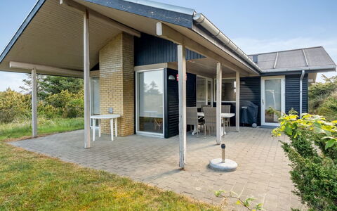 Selenia - 1Km from the Sea: Maison, Domicile, Porte, Toit, Chalet, Biens, Jardin, Ombre, Siding, Cour