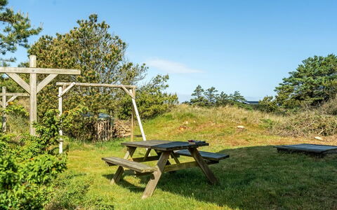 Selenia - 1Km from the Sea: Maison, Domicile, Porte, Toit, Chalet, Biens, Jardin, Ombre, Siding, Cour