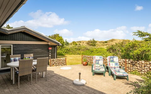 Selenia - 1Km from the Sea: Maison, Domicile, Porte, Toit, Chalet, Biens, Jardin, Ombre, Siding, Cour