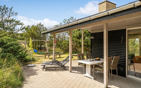Selenia - 1Km from the Sea: Maison, Domicile, Porte, Toit, Chalet, Biens, Jardin, Ombre, Siding, Cour