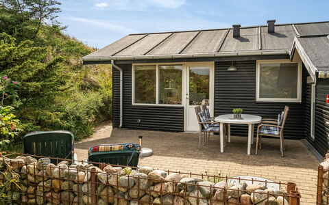 Selenia - 1Km from the Sea: Maison, Domicile, Porte, Toit, Chalet, Biens, Jardin, Ombre, Siding, Cour