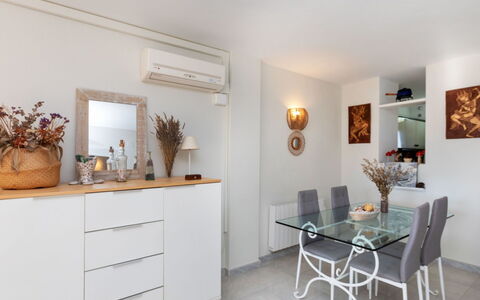 Edificio Luxor Ii: Meubles, Cadre, Plante, Table, Bâtiment, Cabinetry, Pot De Fleur, Plante D'Appartement, Bois, Design Intérieur