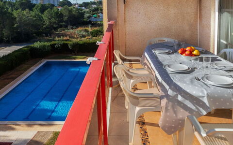 Edificio Luxor Ii: Propriété, Plante, L'Eau, Bois, Mobilier De Jardin, Piscine, Table, Sol, Sol, Rectangle