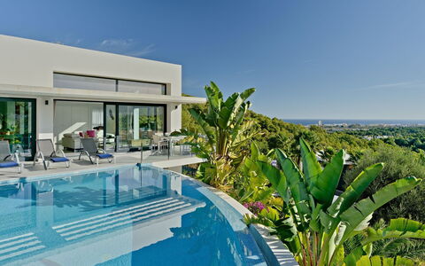 Villa Juno: Bâtiment, Nuage, Meubles, Fenêtre, Ciel, Bleu Azur, Bois, Design Intérieur, Ombre