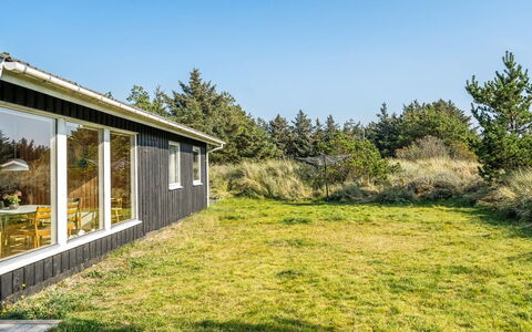 Swenki - 700M from the Sea: Toit, Maison, Domicile, Chalet, Porte, Siding, Plate-Forme, Porche, Planche, Dur
