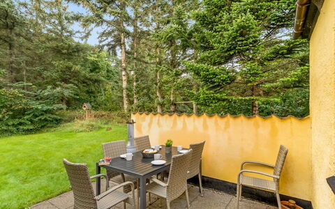 Birtir - 750M from the Sea: Bleu, Arbuste, Chalet, Couverture De Sol, Jardin, Biens, Ombre, Aménagement Paysager, Ferme, Eco Hôtel