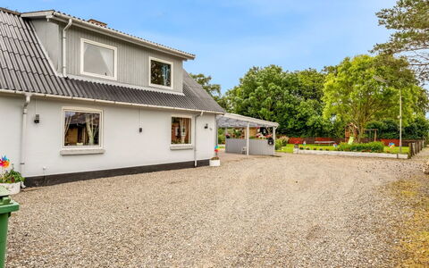Elara - 300M from the Sea: 