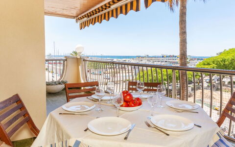 Luxus: Meubles, Table, Chaise, Table Cuisine Et Salle A Manger, Sol, Recours, Salle À Manger, Balcon, Mer, Ombre