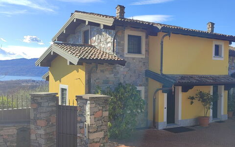 Cardana: Ciel, Plante, Bâtiment, Arbre, Ombre, Immobilier, Paysage, Façade, Nuage, Appartement