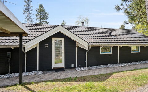 Nonni - 150M from the Sea: Maison, Domicile, Toit, Chalet, Biens, Aménagement Paysager, Batiments Jardin, Siding, Ferme