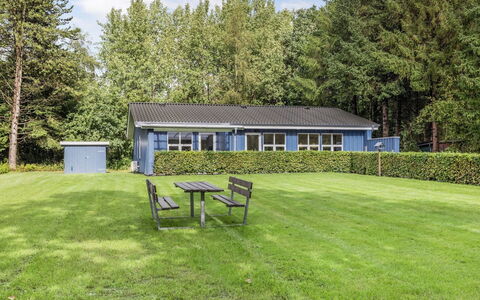 Marlina - 30Km from the Sea: Domicile, Chalet, Porche, Dur, Siding, Plate-Forme, Ombre, Planche, Biens, Batiments Jardin