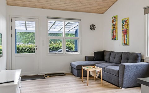 Marlina - 30Km from the Sea: Domicile, Chalet, Porche, Dur, Siding, Plate-Forme, Ombre, Planche, Biens, Batiments Jardin