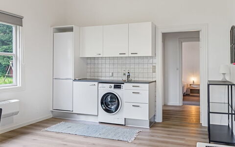 Marlina - 30Km from the Sea: Domicile, Chalet, Porche, Dur, Siding, Plate-Forme, Ombre, Planche, Biens, Batiments Jardin