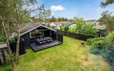 Jukka - 2Km from the Sea: Maison, Domicile, Toit, Chalet, Biens, Aménagement Paysager, Batiments Jardin, Siding, Ferme