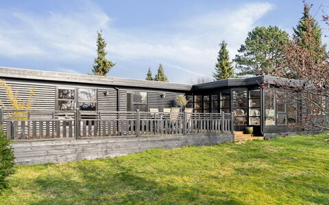 Arlina - 750M from the Sea: Lot Terre, Domicile, Toit, Chalet, Biens, Siding, Cabane En Rondins, Jardin, Ferme, Cour