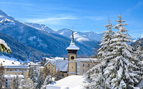 Haus Arabelle Apt.4: Ciel, Montagne, Neige, Bâtiment, Fenêtre, Bleu, Bleu Azur, Arbre, Pente, Nuage