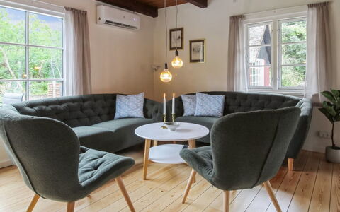 Hila: Meubles, Sol, Bois, Sol, Design Intérieur, Parquet, Table, Salon, Canapé, Tache De Bois